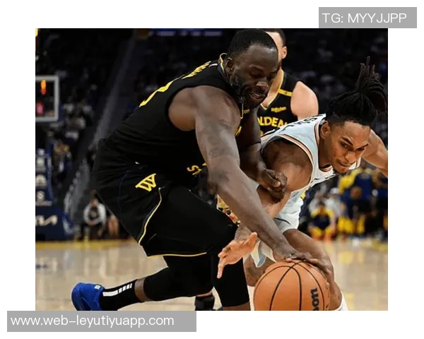 媒体人分析谢泼德与队友共同蹲底角的战术选择与出手权分配问题